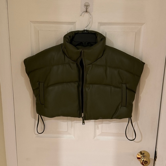 AKIRA Jackets & Blazers - AKIRA Olive Women's Cropped Puffer Vest